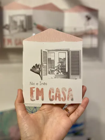 EM CASA