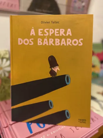 À ESPERA DOS BÁRBAROS