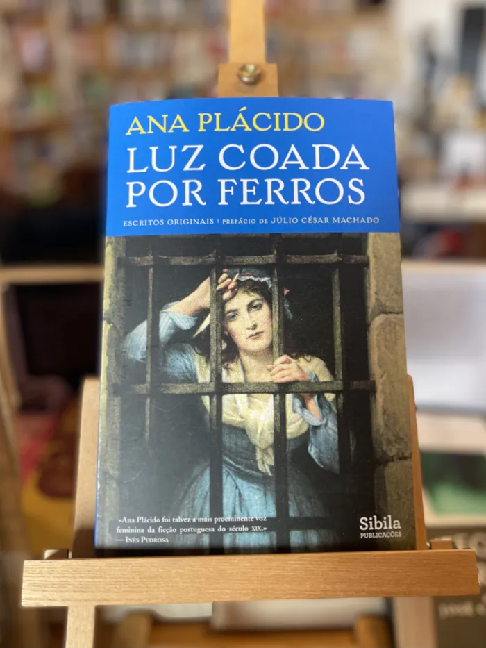 LUZ COADA POR FERROS