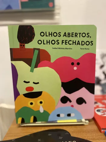 OLHOS ABERTOS, OLHOS FECHADOS
