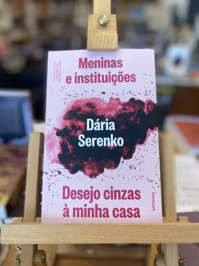 MENINAS E INSTITUIÇÕES E DESEJO CINZAS À MINHA CASA